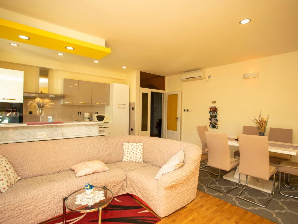 Apartment Olivia By Interhome Pićan Eksteriør bilde