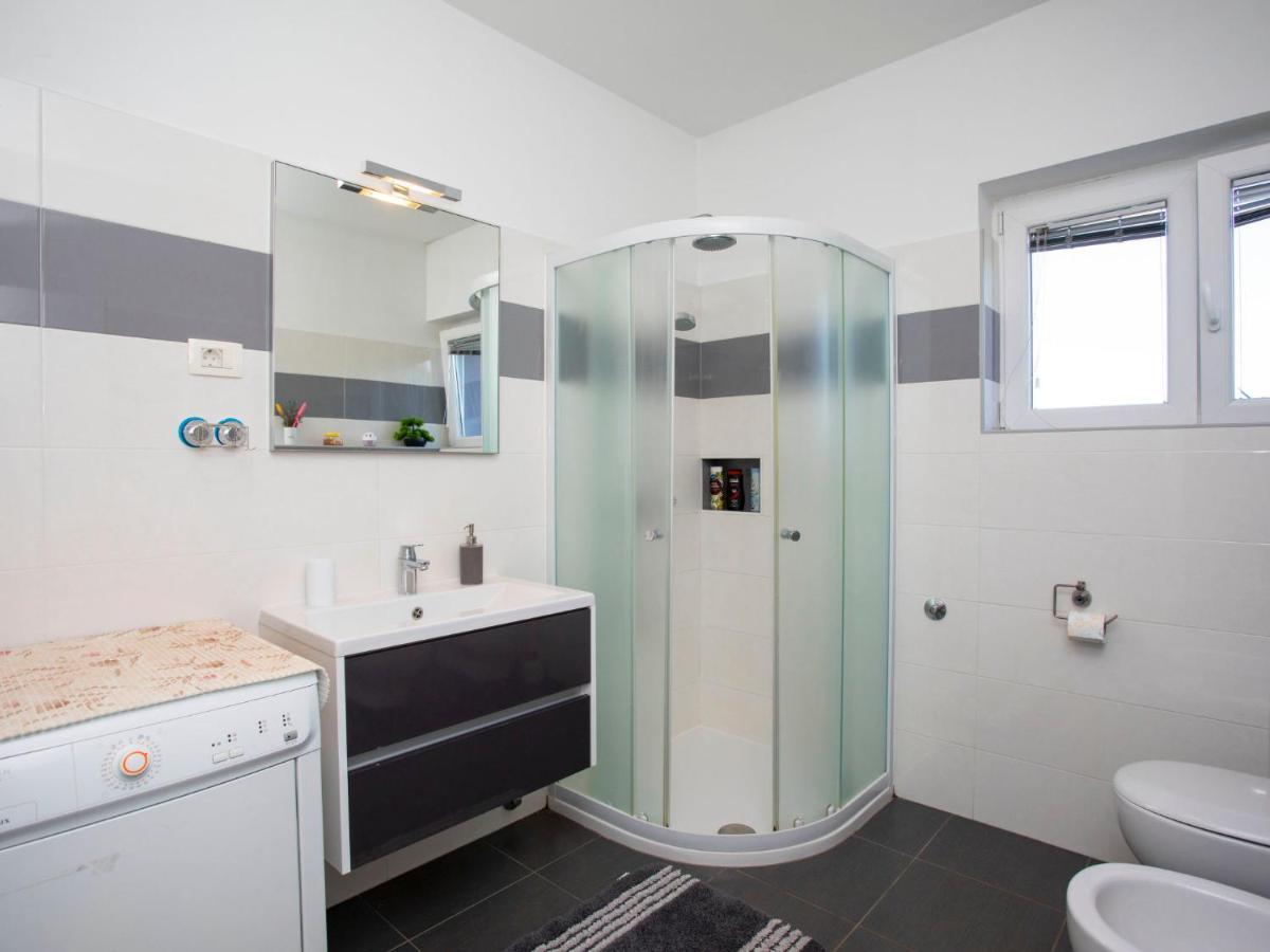 Apartment Olivia By Interhome Pićan Eksteriør bilde